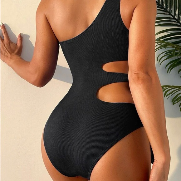 Black cutout swimsuit - Picture 3 of 4